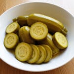 Raugintos Cukinijos: Atraskite Naminio Fermentavimo Džiaugsmą ir Naudą Sveikatai
